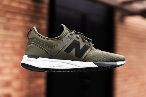 New Balance 990v5
